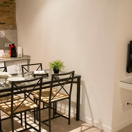Happy People Sagrada Familia St Pau Apartamento *