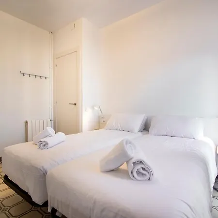 Happy People Sagrada Familia St Pau Apartamento *