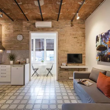 Happy People Sagrada Familia St Pau Apartamento